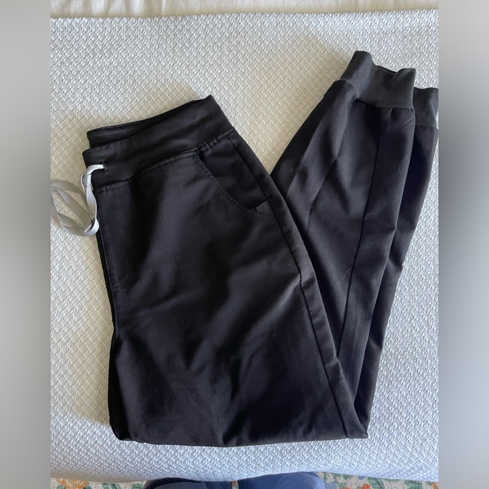 Women’s Figs Zamora High Waisted 2.0 Jogger, black, size medium.